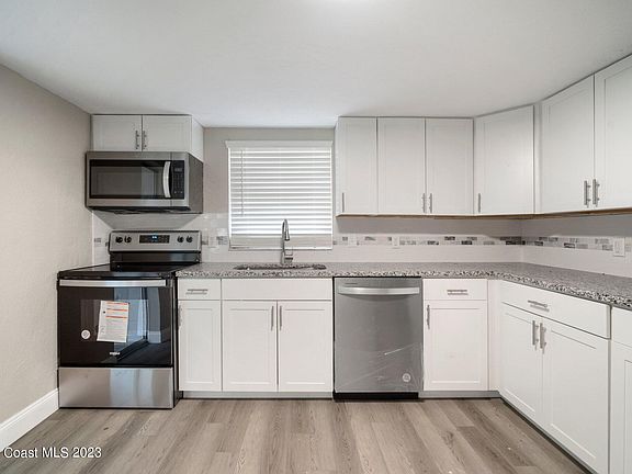 5th image of 20426 Emerald Ave
