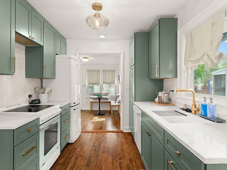1023 E 22nd Ave — Photo 16