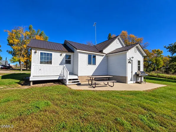 206 3rd Ave SW, Zeeland, ND 58581