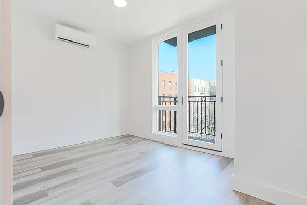 Rented by Voro, LLC | media 14