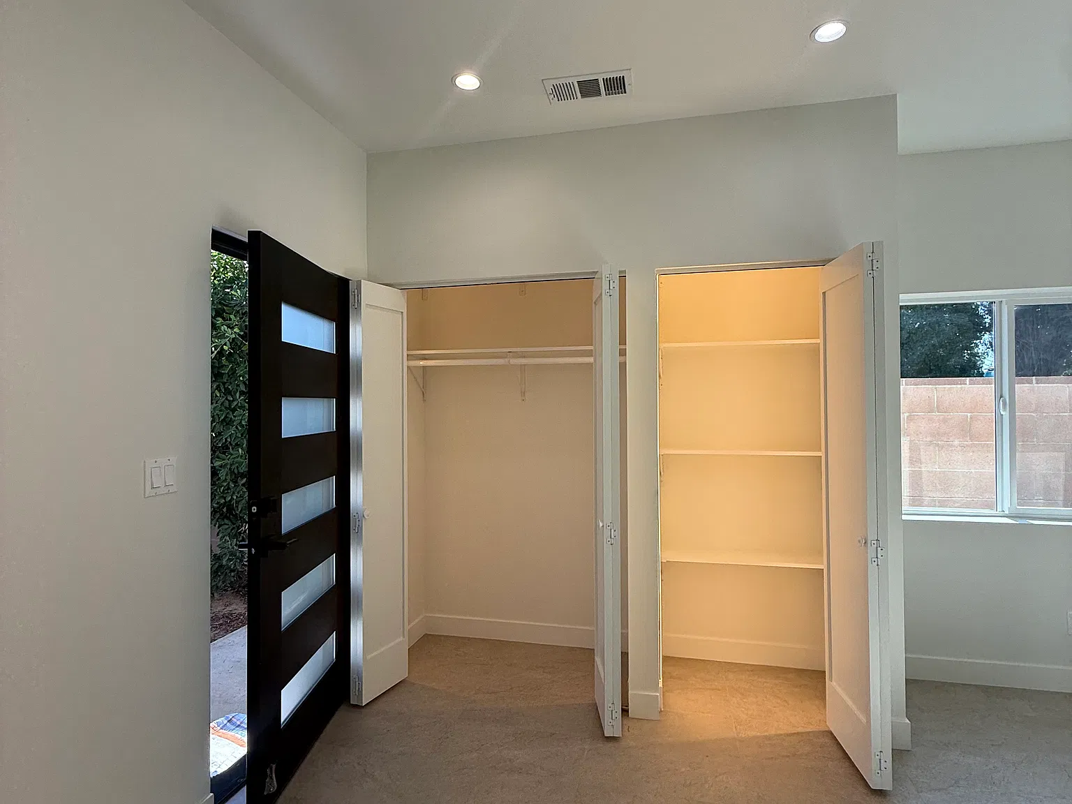 2 bed, 1000 sqft, $3,300 — Photo 3