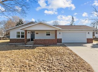 2910 N Park Drive Ln, Appleton, WI 54911
