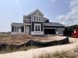 431 W Sparrow Way, Grafton, WI 53024