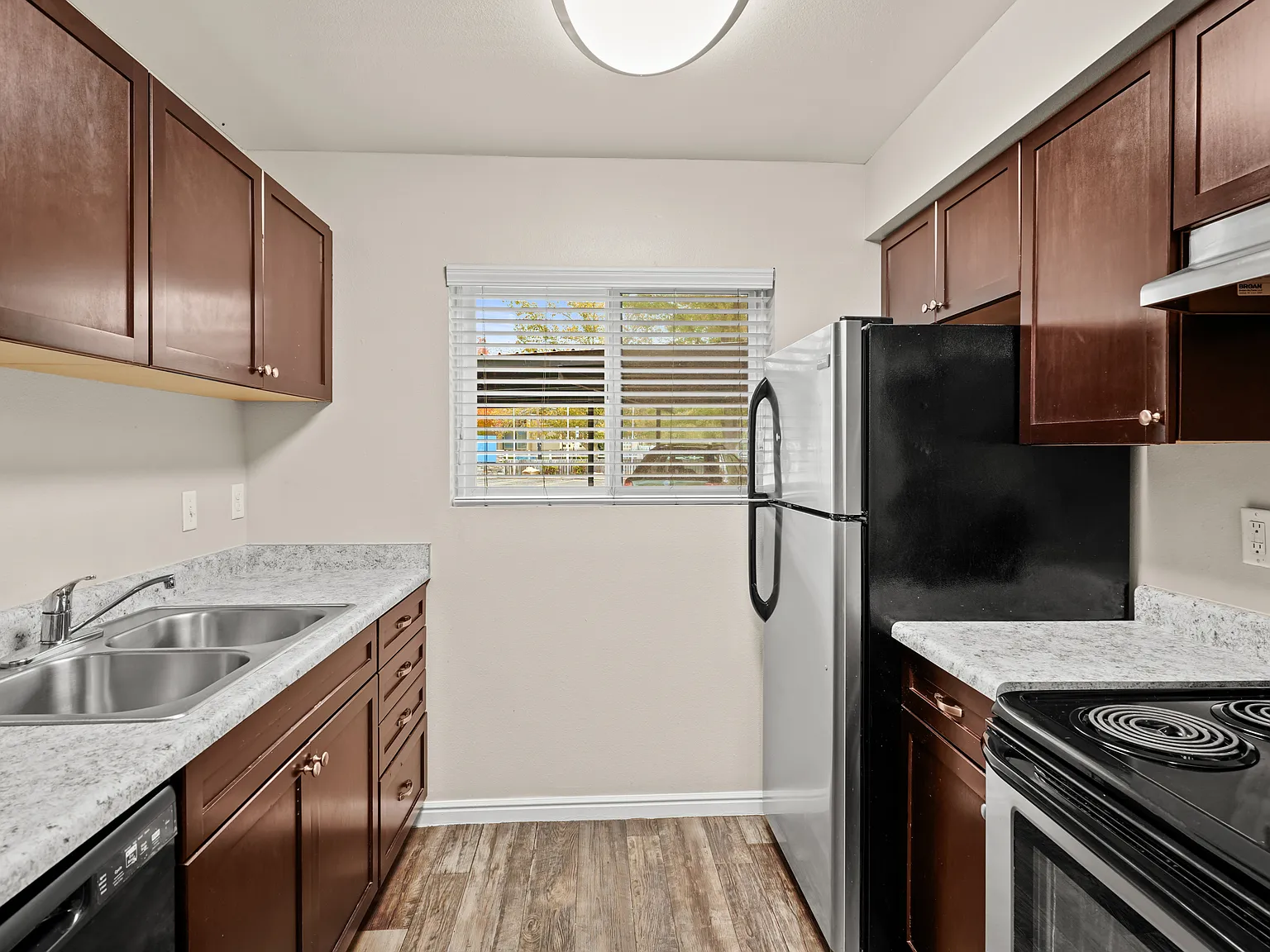 Monaco Apartments — Photo 3