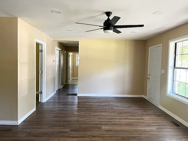 203 Vienna Cir — Photo 6