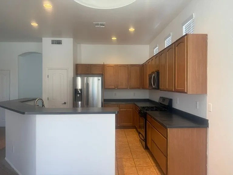 29630 W Fairmount Ave — Photo 17