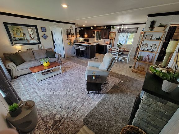 3rd image of 237 Fremont Way