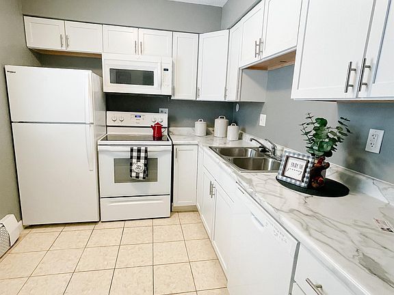 5th image of 2720 Dale St N #102