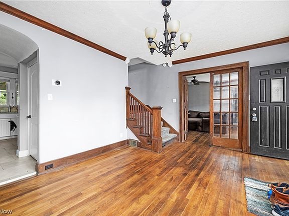5th image of 833 Eastwood Ave