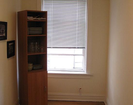 4th image of 658 W Oakdale Ave APT 3C