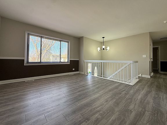 5th image of 133 Deerpath Rd