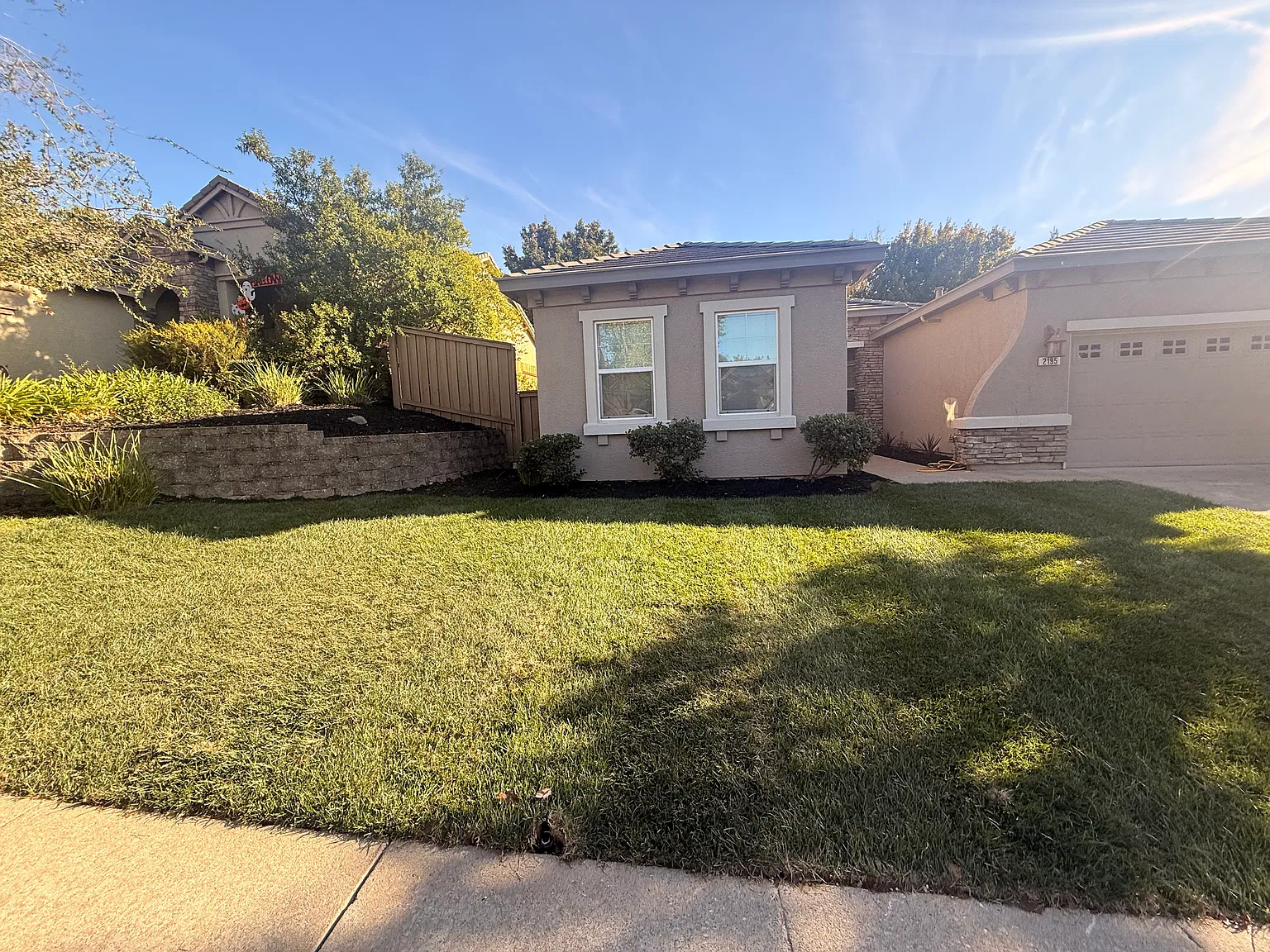3 bed, 1919 sqft, $3,500 — Photo 2