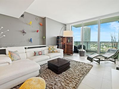 92 SW 3rd St APT 3809, Miami, FL, 33130