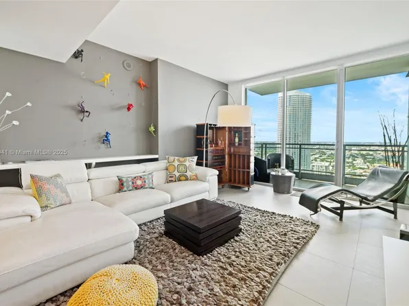 92 SW 3rd St APT 3809, Miami, FL 33130