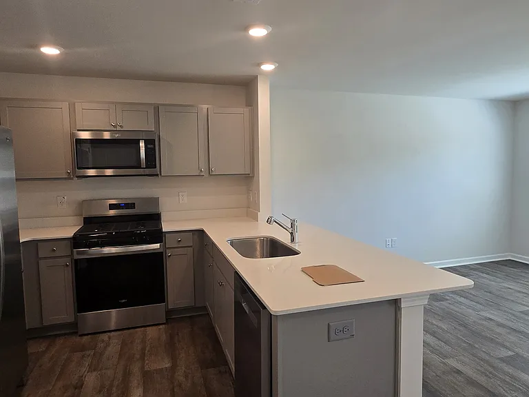311 Cherry Laurel Dr — Photo 8