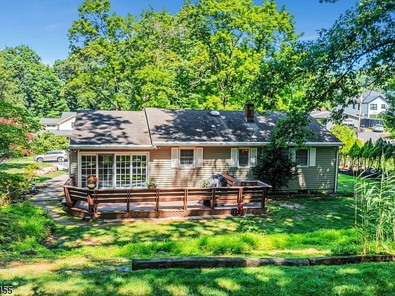 5th image of 21 Hickory Dr