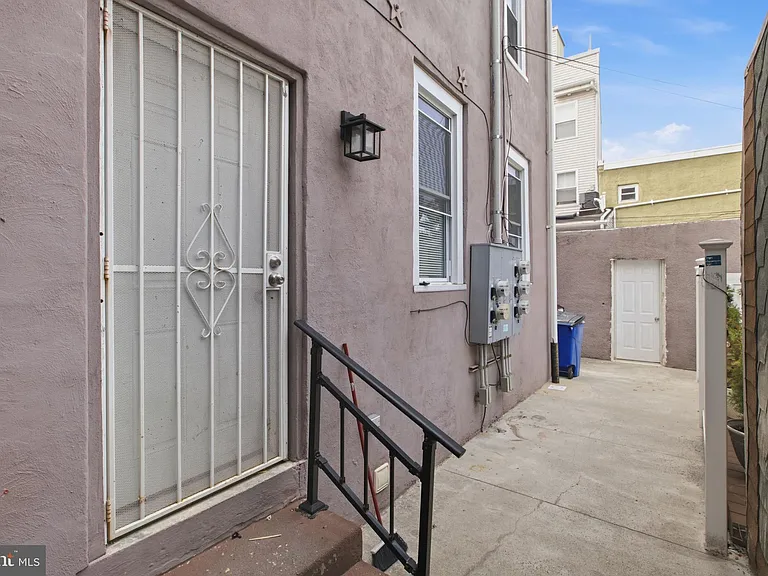 2162 E York St #1R — Photo 17
