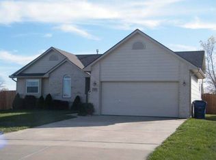 215 W Waterford Ct, Andover, KS 67002
