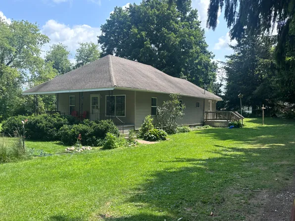 1726 E Pakes Rd, Stanton, MI 48888