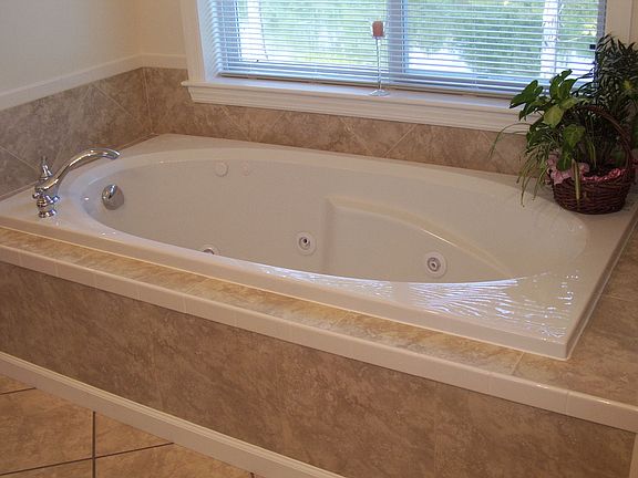 Master bath tub