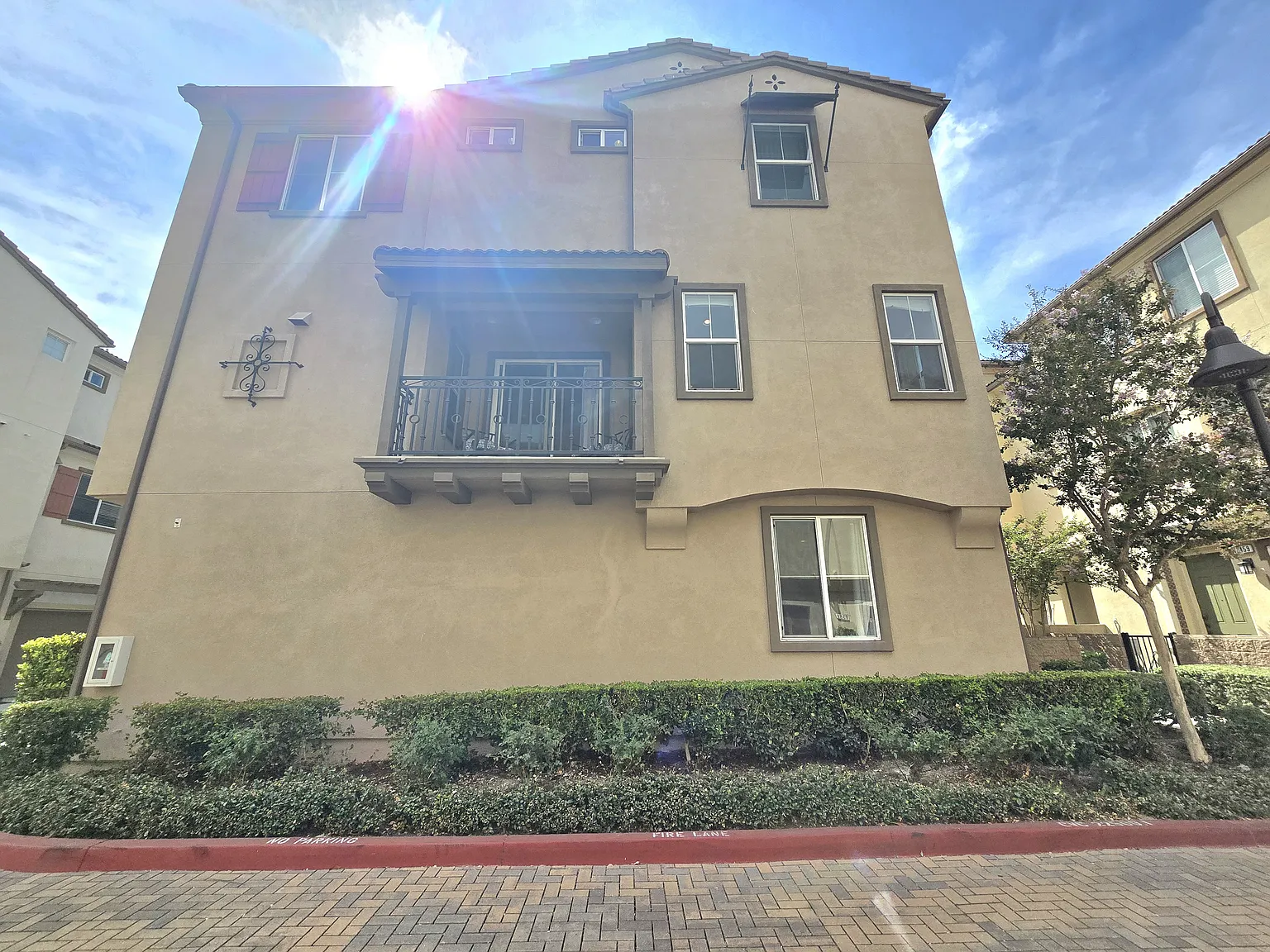 3 bed, 2.5 bath, 1668 sqft, $3,500 — Photo 2