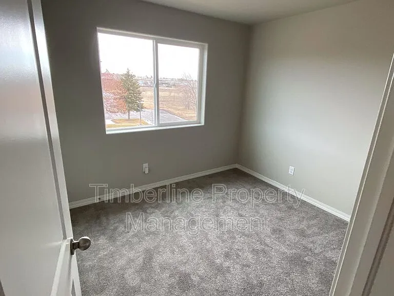 889 Grissom Dr — Photo 25