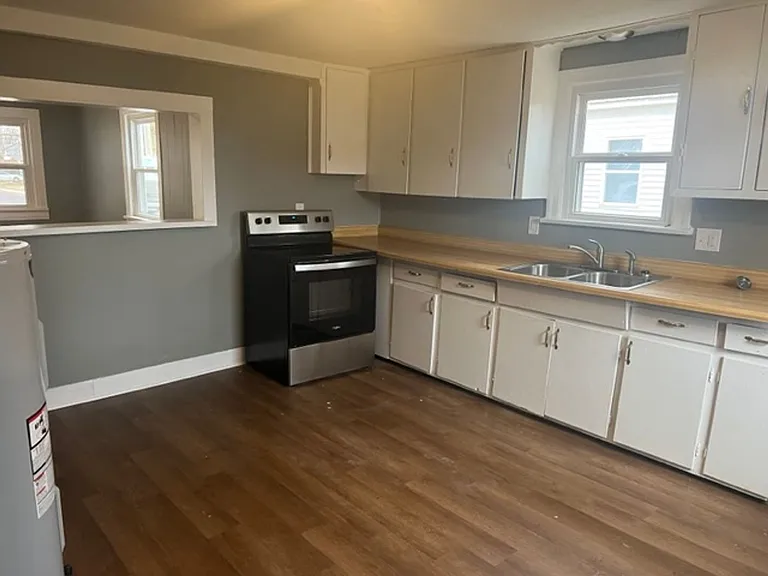 1700 W Chestnut St — Photo 4