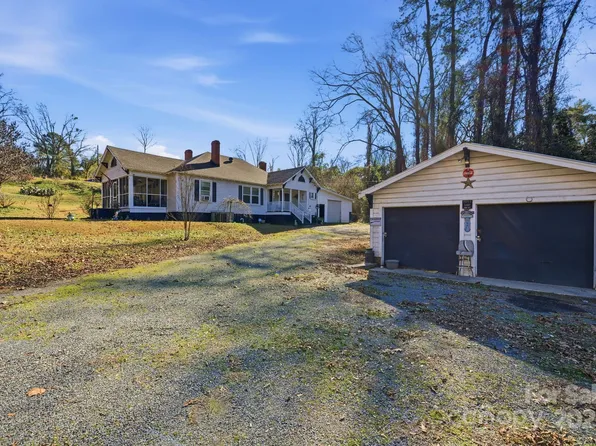 105 1st St, Rockingham, NC 28379