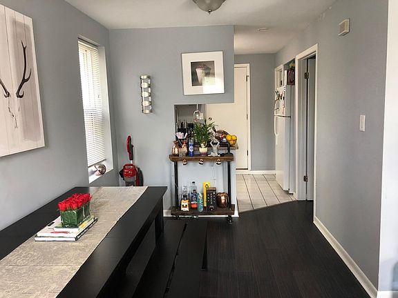 4th image of 1428 W Erie St #1F