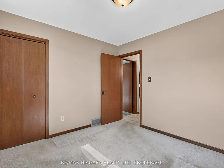 5777 Sunnylea Cres — Photo 23