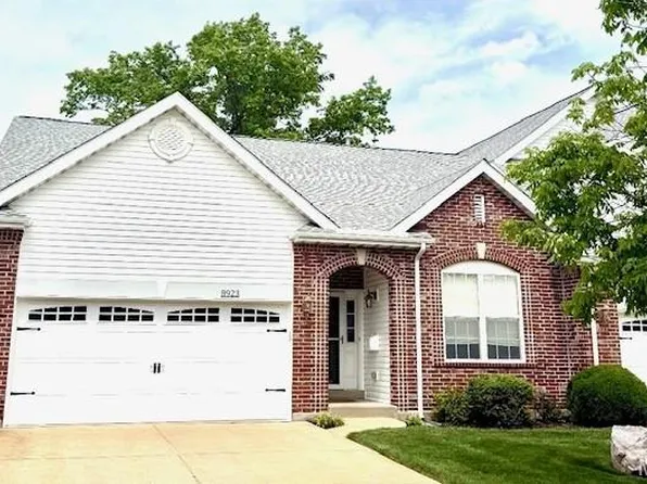 8923 Hilltop Manor Dr, Saint Louis, MO 63132