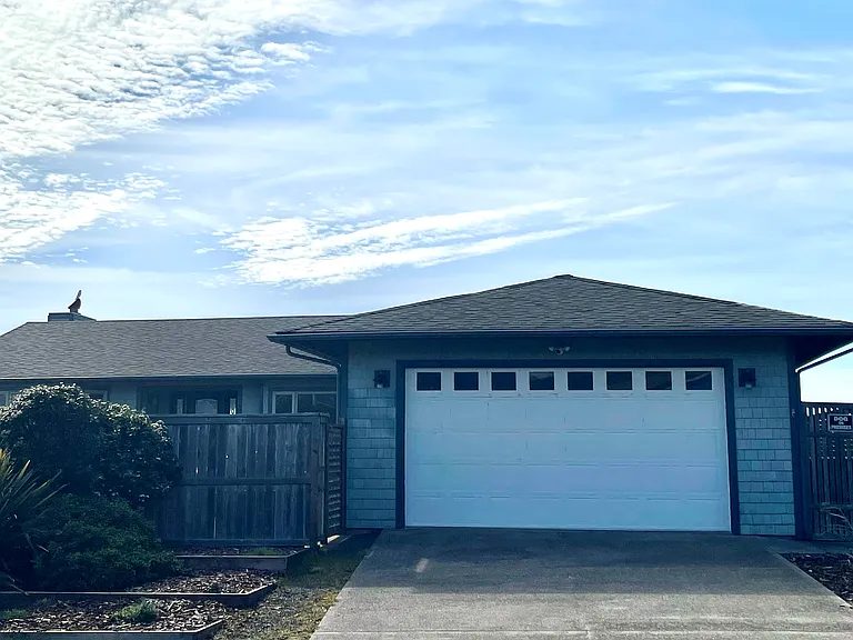 NW Oceania Dr — Photo 3