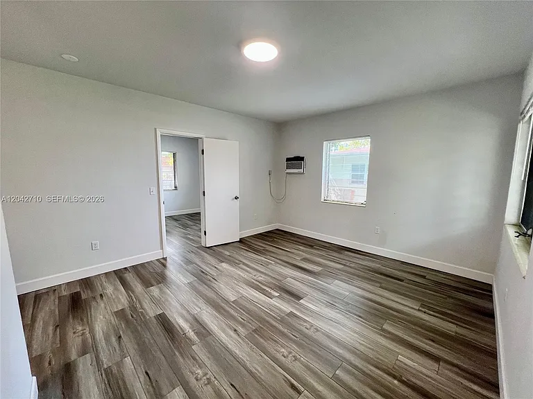 962 NW 6th St #1 — Photo 4