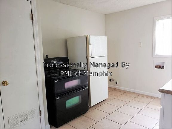 4th image of 1579 Warford St
