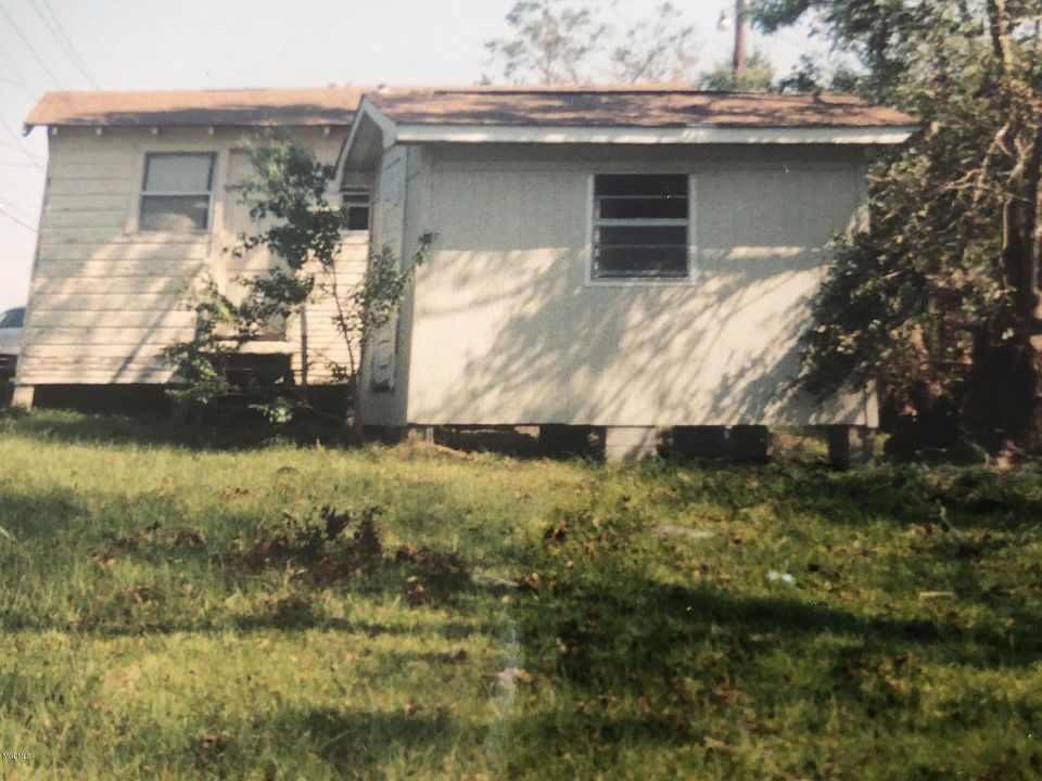1st image of 101 Sugarberry Ave