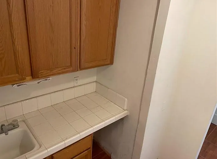 870 S Gramercy Pl — Photo 4