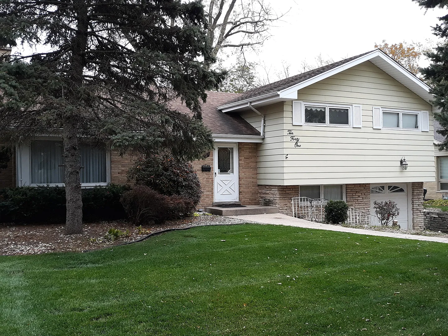 1041 S Leslie Ln photo 1