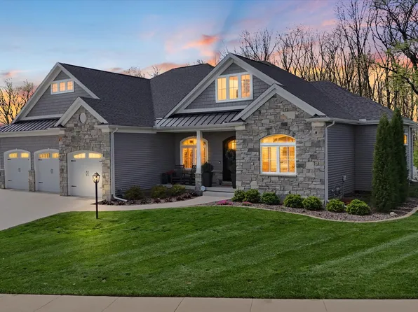 1309 Briarwood Ln, Mahomet, IL 61853