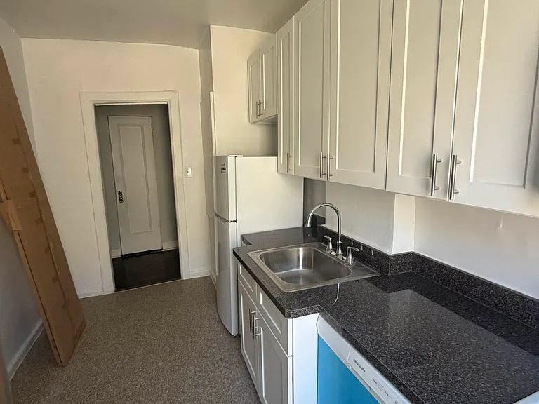 9 Seaman Ave #4M — Photo 8