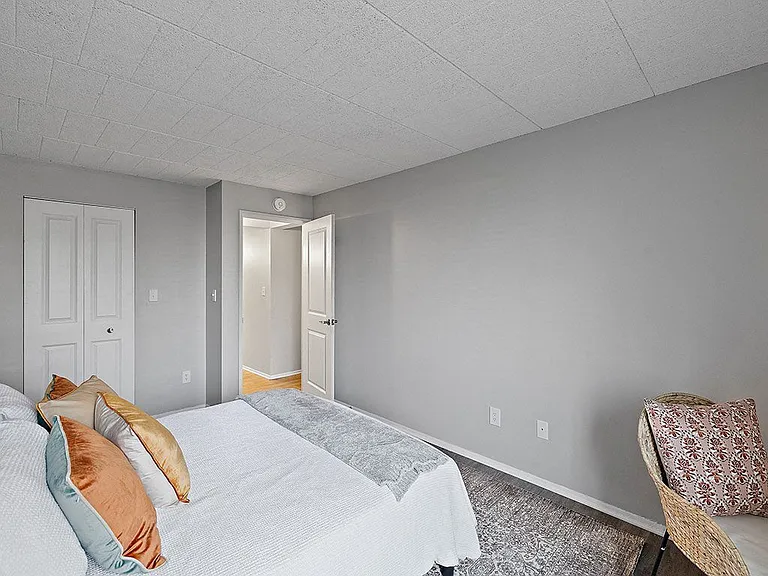 Southgate Apartments & Townhomes — Photo 16
