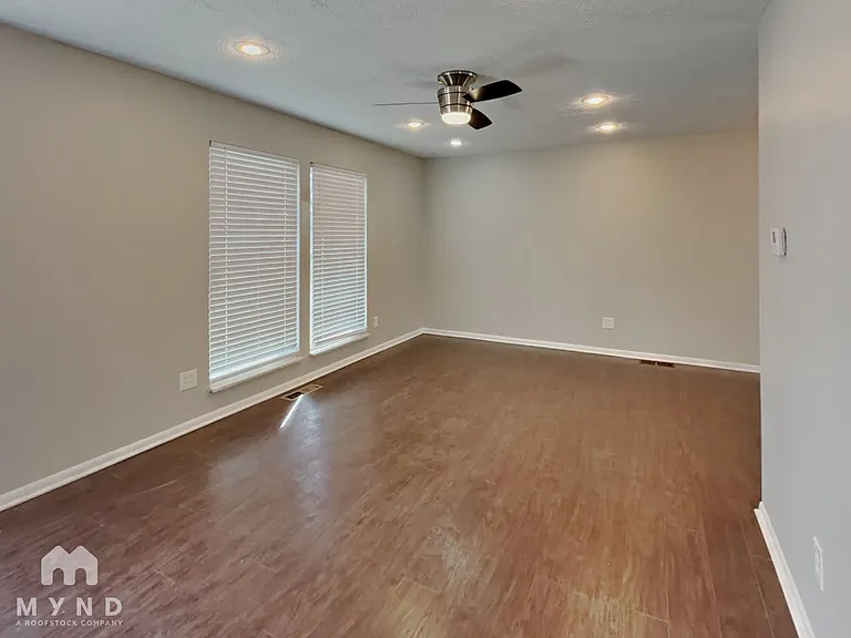 1349 Westshire Rd — Photo 3