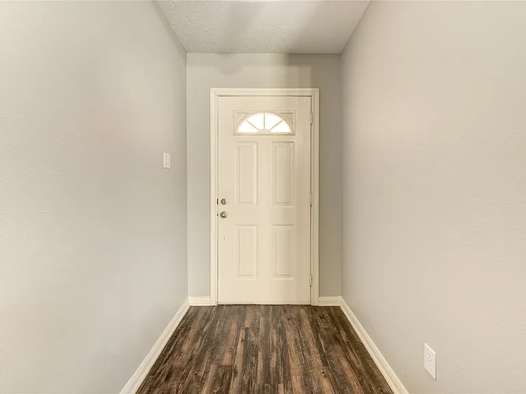 7302 Greenwood Point Dr — Photo 5