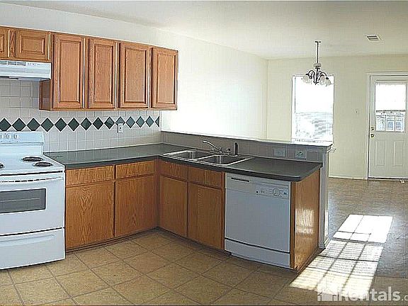 4th image of 1308 Dugger Cir APT D
