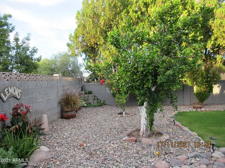 2324 W Highland Ct — Photo 23