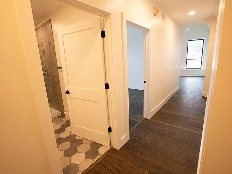 411 W Portage Ave #5 — Photo 16