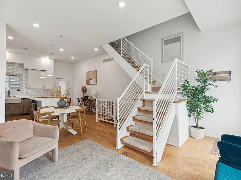 2224 Amber St #4 — Photo 3