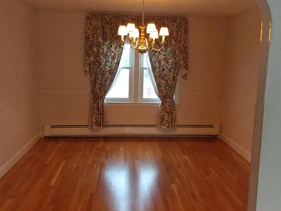 3rd image of 213 Hill St