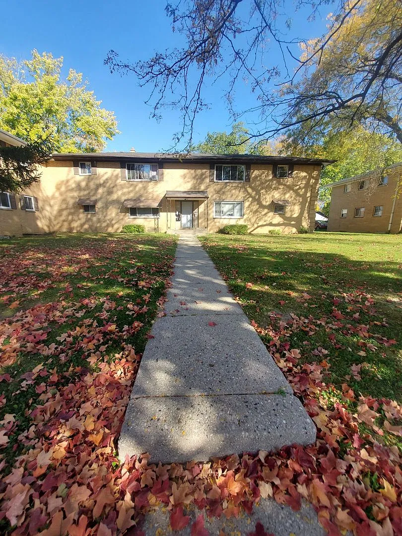 8230 W Villard Ave. (4 Unit) — Photo 1