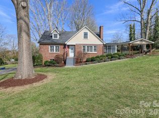 216 31st Ave NW, Hickory, NC 28601