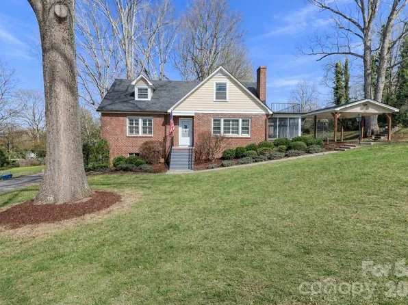 216 31st Ave NW, Hickory, NC 28601